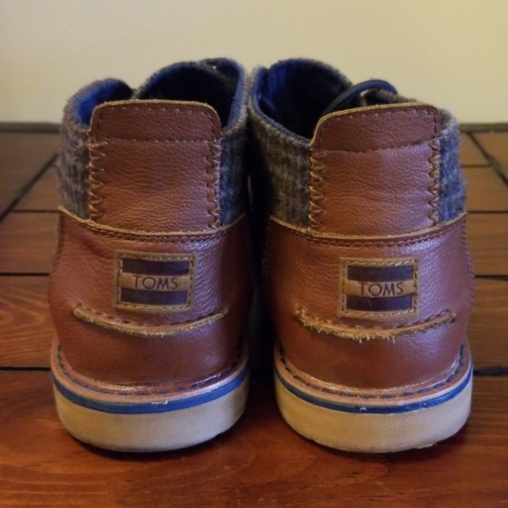 Toms - Picture 3 of 5